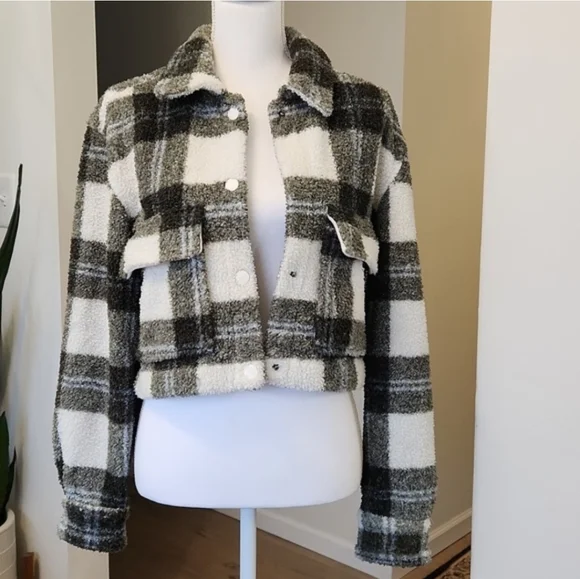 Abercrombie & Fitch Cropped Shacket Sherpa Plaid Teddy XS - Picture 3 of 17